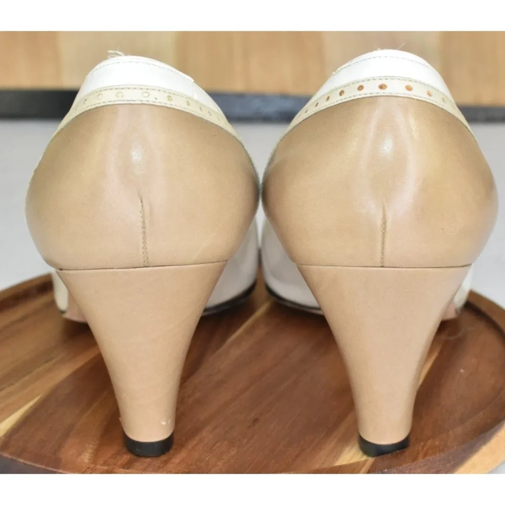 Salvatore Ferragamo Maresca Women Shoes Sz US 8.5 B Pumps Two Tone Cream & Taupe